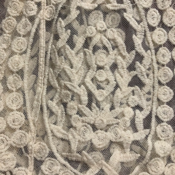 Beautiful lace tunic - Picture 3 of 6